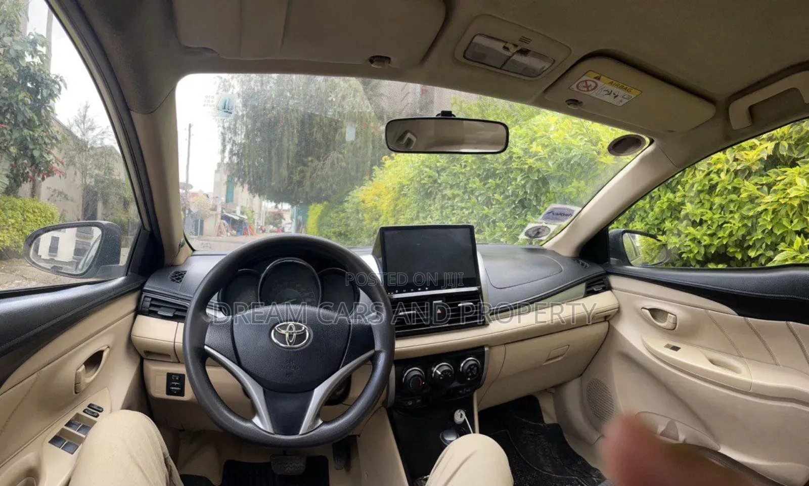 Toyota Yaris LE Hatchback 5dr 2016 Gold