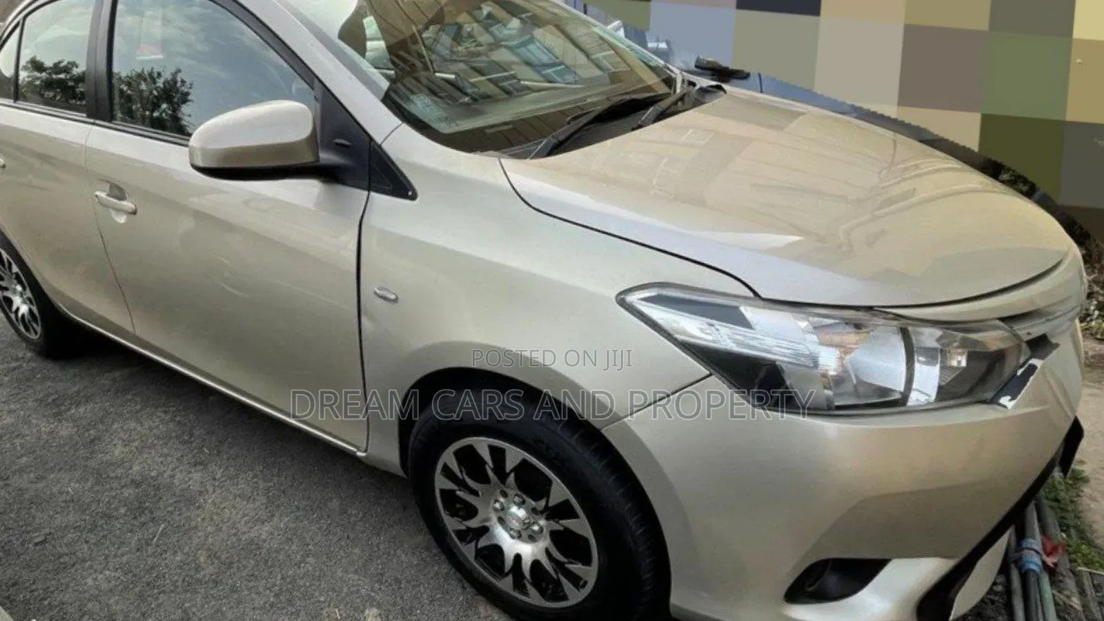 Toyota Yaris LE Hatchback 5dr 2016 Gold