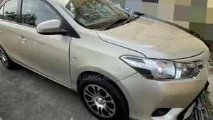 Toyota Yaris LE Hatchback 5dr 2016 Gold