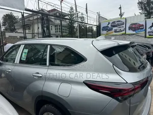 New Toyota Highlander Hybrid 2023 Silver