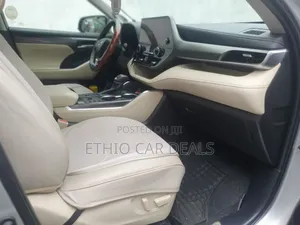 New Toyota Highlander Hybrid 2023 Silver