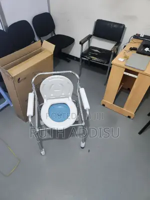 Photo - Commode Chair危險brand New Medical Toilet Chair九月poty Chair