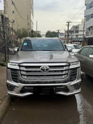 Photo - Toyota Land Cruiser 2023 Gold