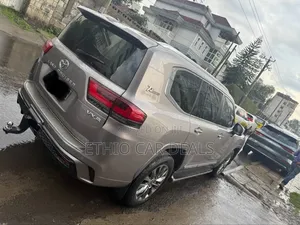 Toyota Land Cruiser 2023 Gold