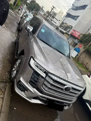 Toyota Land Cruiser 2023 Gold