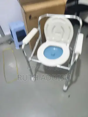 Photo - Commode Chair肺部toilet Chair映你commode Chair朱槿commode Chair