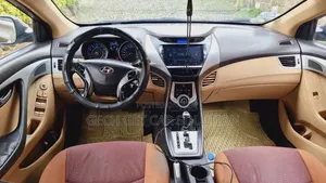 Photo - Hyundai Elantra 2013 Brown
