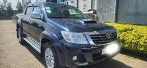 Photo - Toyota Hilux 2015 Matt Black