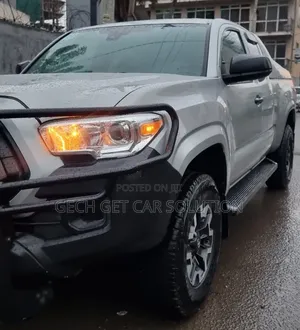Photo - Toyota Tacoma 2020 Silver