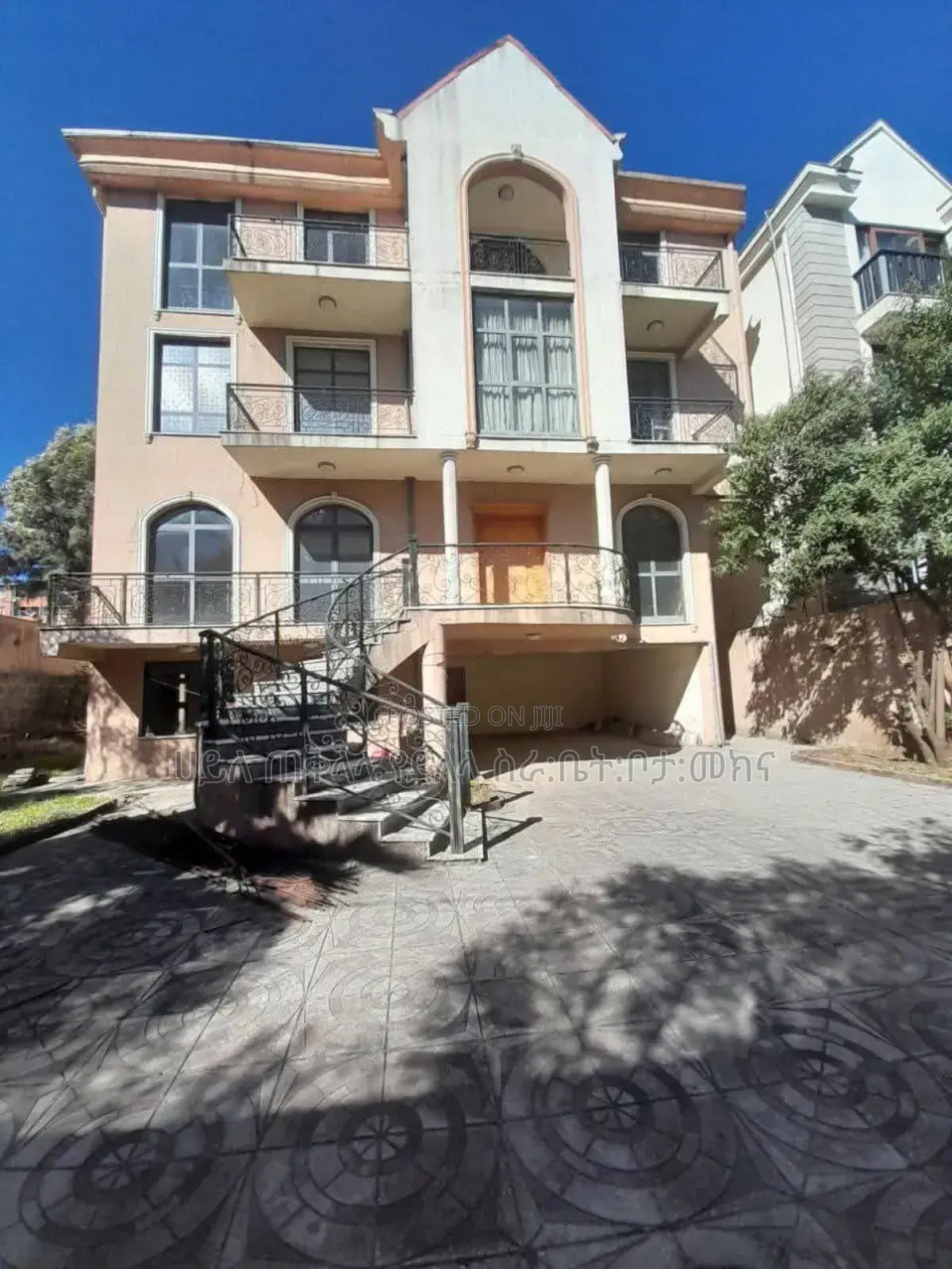 Furnished 8bdrm House in አያት አካባቢ ኮምፋውንድ ውስጥ, Yeka for sale