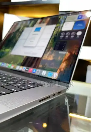 New Laptop Apple MacBook Pro M1 32GB Apple M1 Pro SSD 1T