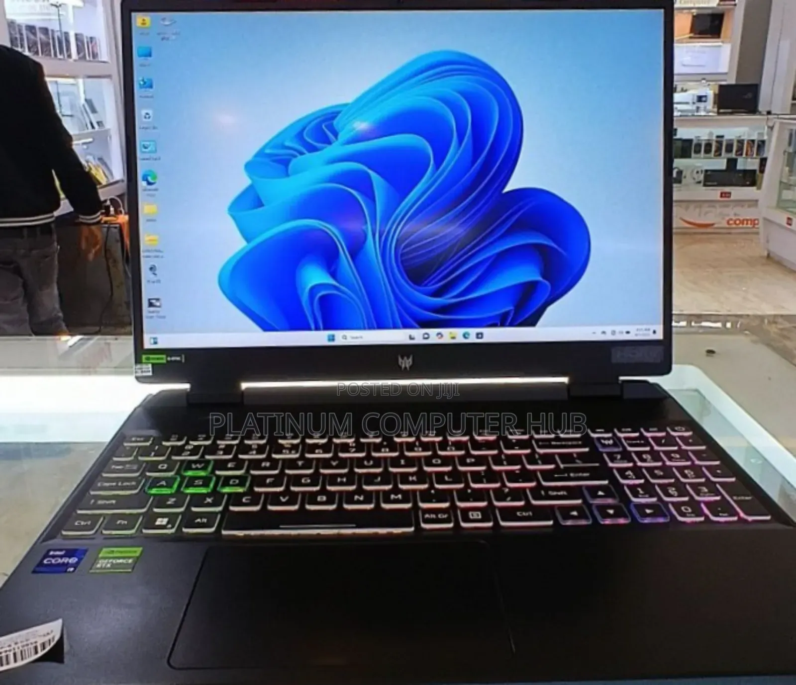 New Laptop Acer Predator Helios 18 PH18-71 16GB Intel Core I7 SSD 1T