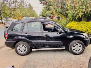 Photo - Toyota RAV4 2001 Black