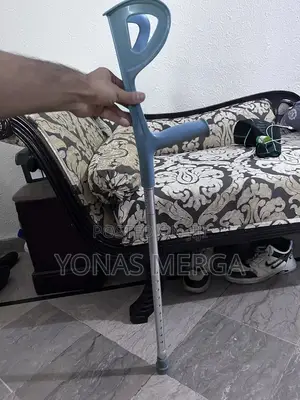 Photo - Crutches//Flexyfoot Soft Grip Double Adjustable Crutch