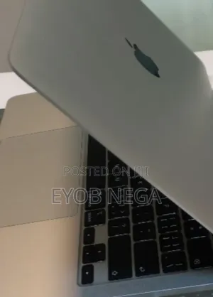 New Laptop Apple MacBook Pro 2020 M1 8GB Apple M1 Pro SSD 256GB