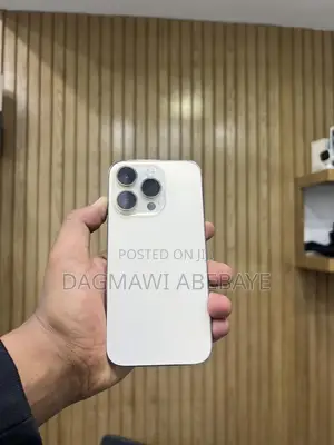 Photo - Apple iPhone 16 Pro Max 256 GB Gold