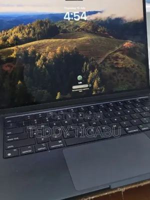 New Laptop Apple MacBook Air 2022 M2 8GB Apple M2 SSD 256GB