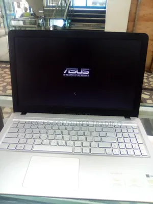 New Laptop Asus VivoBook 15 X505BA 4GB Intel Core I5 SSD 1T