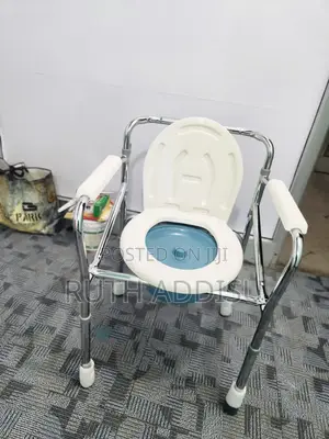 Photo - Toilet Chair氏族commode Chair腔裏poty Chair㘭你commode Chair New