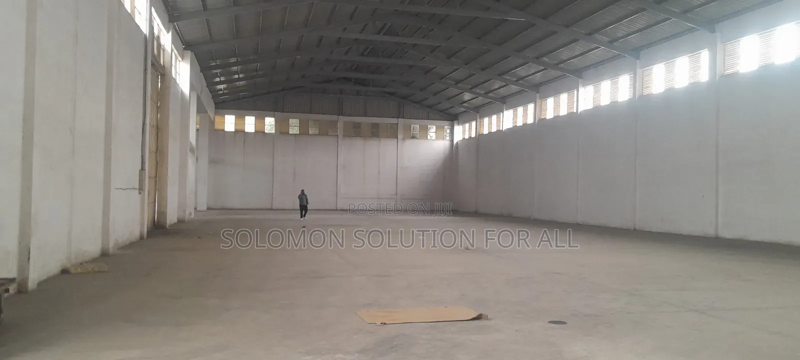 የሚሸጥ መጋዘን ነዉ