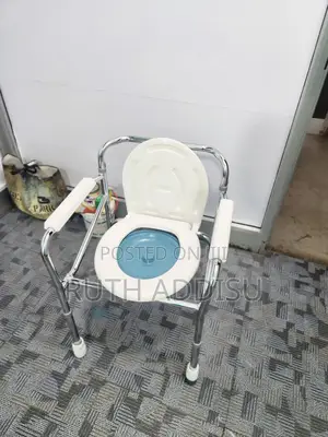 Photo - Commode Chair墳塋medical Toilet Chair段的brand New Commode Chair