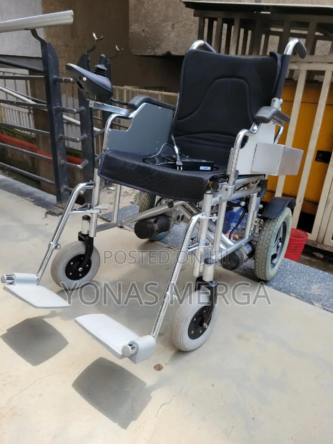 Electronic Wheelchair比比foldable and Easy Wheelchairوووዊልቼር