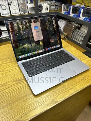 Laptop Apple MacBook Pro 2023 M3 14-Inch 8GB Apple M3 SSD 512GB