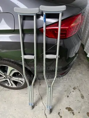 Photo - Axillary Crutches//Under Arm Crutches Yu860 (Medium)Better