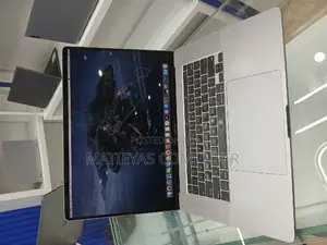 New Laptop Apple MacBook Pro 2019 32GB Intel Core I7 SSD 1T