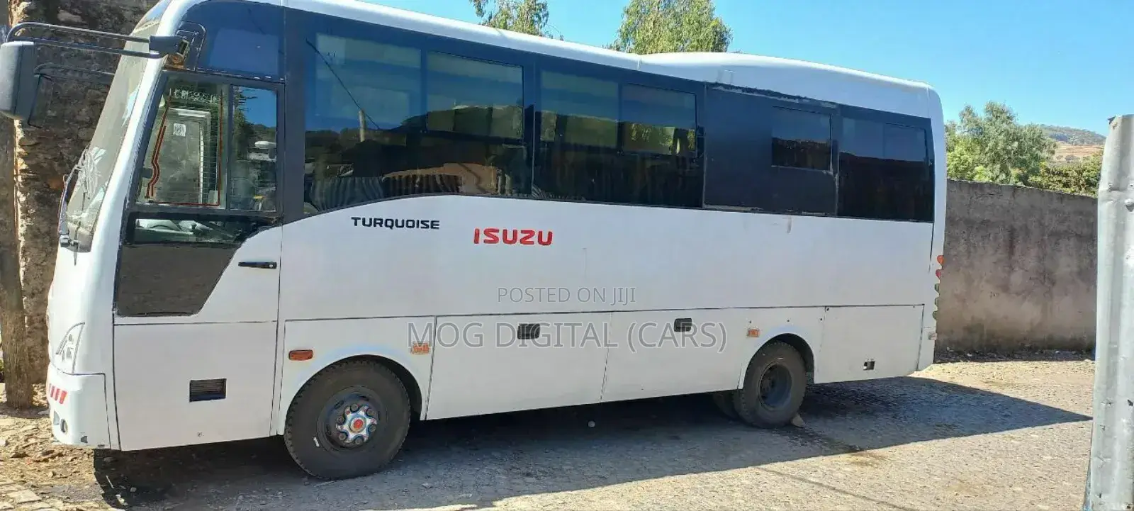 Isuzu Executive Bus 2012 White