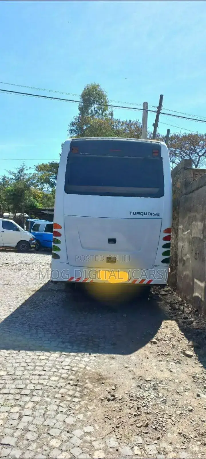 Isuzu Executive Bus 2012 White