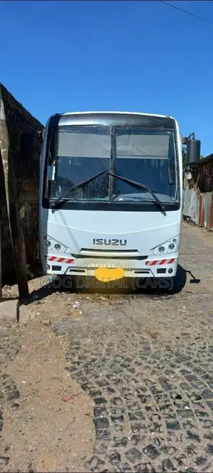 Isuzu Executive Bus 2012 White