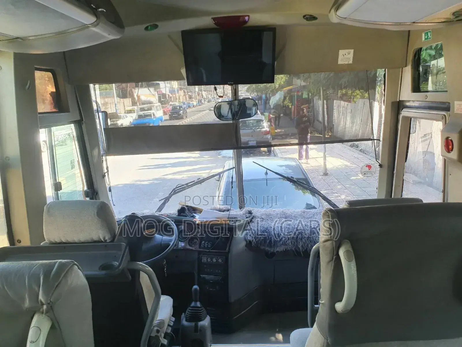 Isuzu Executive Bus 2012 White