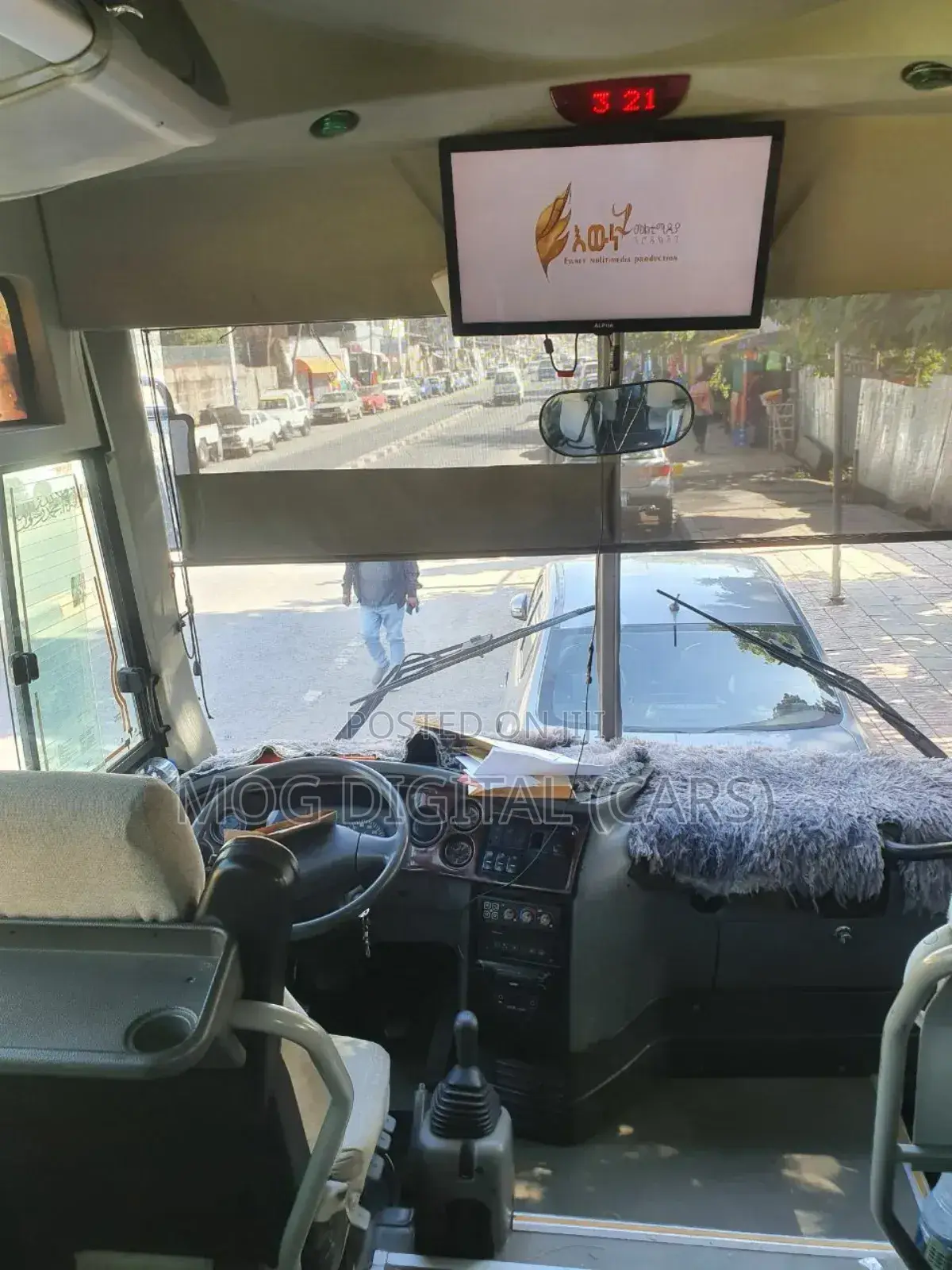 Isuzu Executive Bus 2012 White