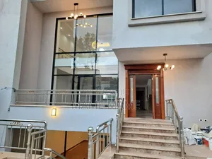 7bdrm House in Addis Abeba, Bole for sale