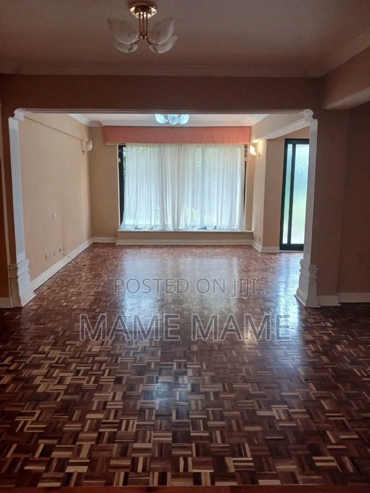 5bdrm House in Addis Abeba, Bole for sale