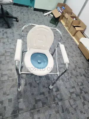 Photo - Commode Chair胺鬧commode Chair腔裏toilet Chair肇事commode Chair