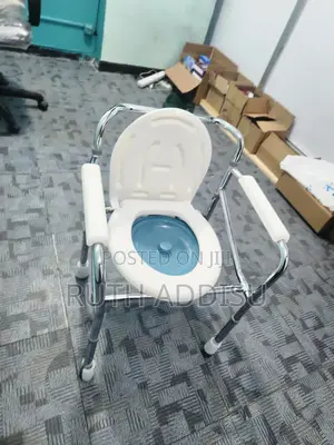 Photo - Toilet Chair真心commode Chair网不commode Chair風景commode Chair