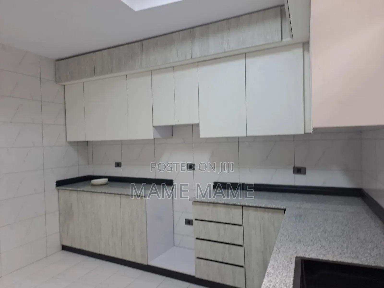 5bdrm House in Addis Abeba, Bole for sale