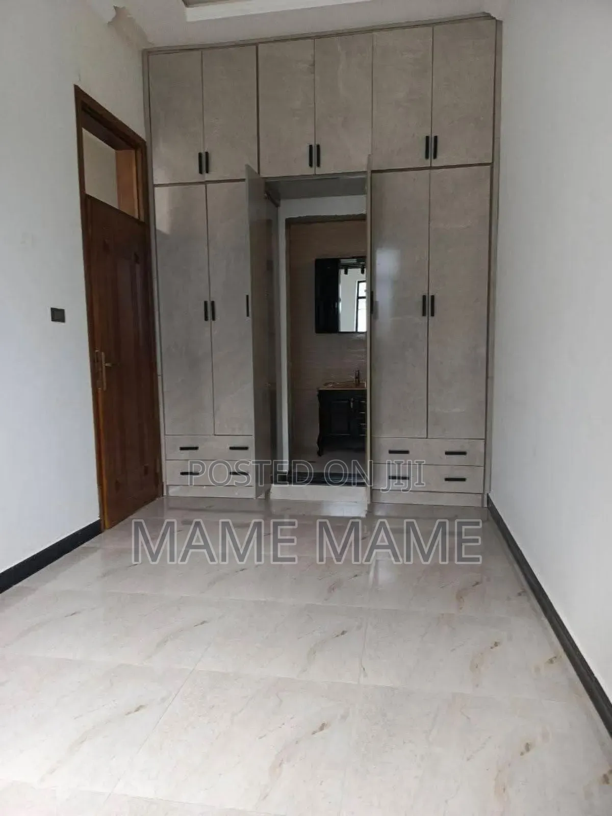 5bdrm Villa in Addis Abeba, Bole for sale