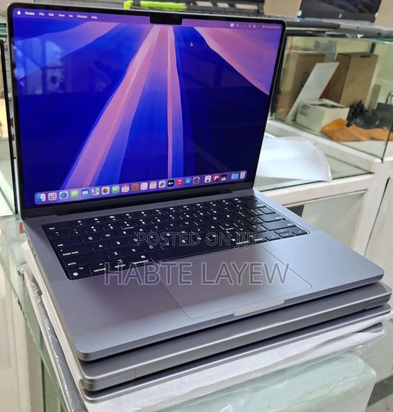 New Laptop Apple MacBook Pro M1 16GB Apple M1 Pro SSD 1T