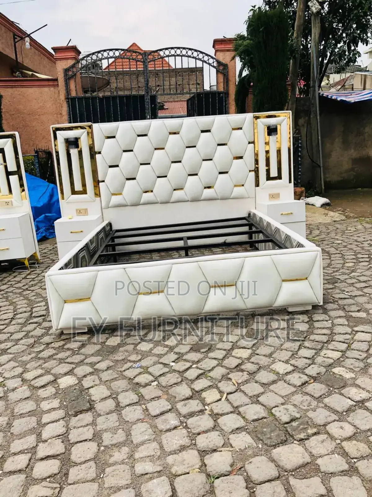 የሚሸጥ አልጋ 1:50