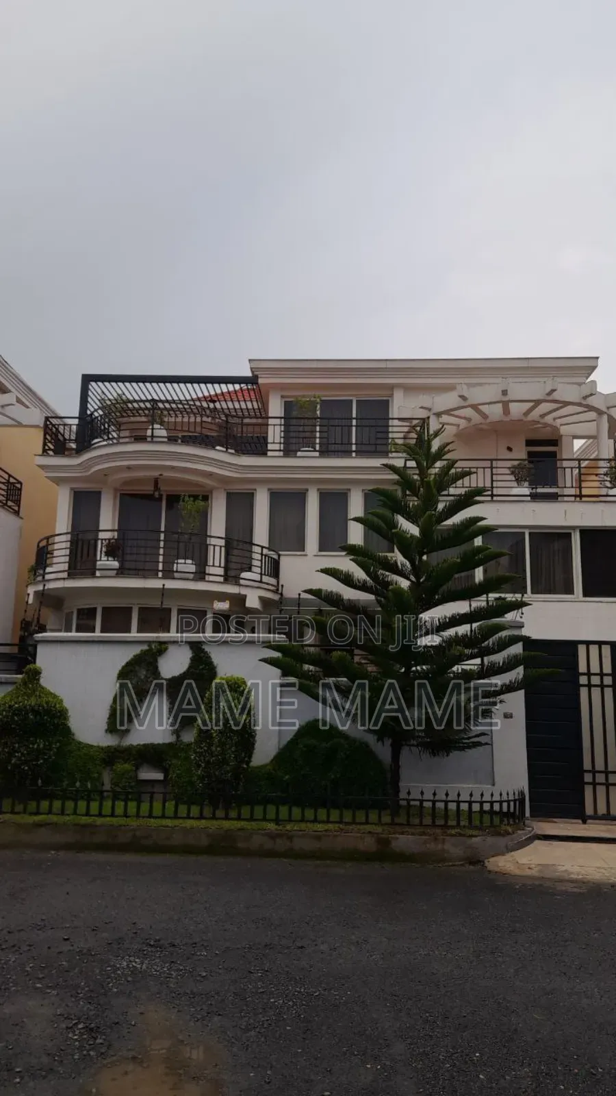 8bdrm House in Addis Abeba, Bole for sale