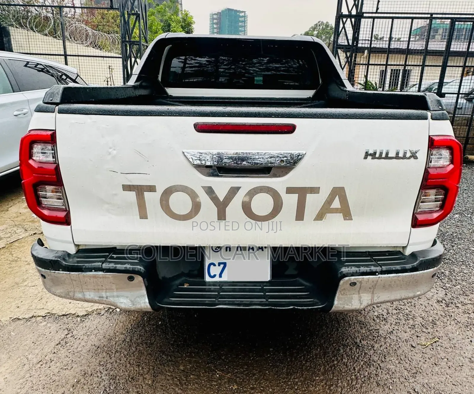 Toyota Hilux 2021 White