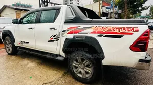 Toyota Hilux 2021 White