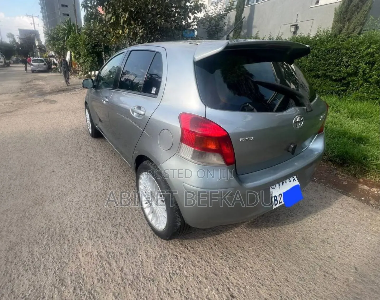 Toyota Vitz 1.0 FWD 5dr 2010 Gray
