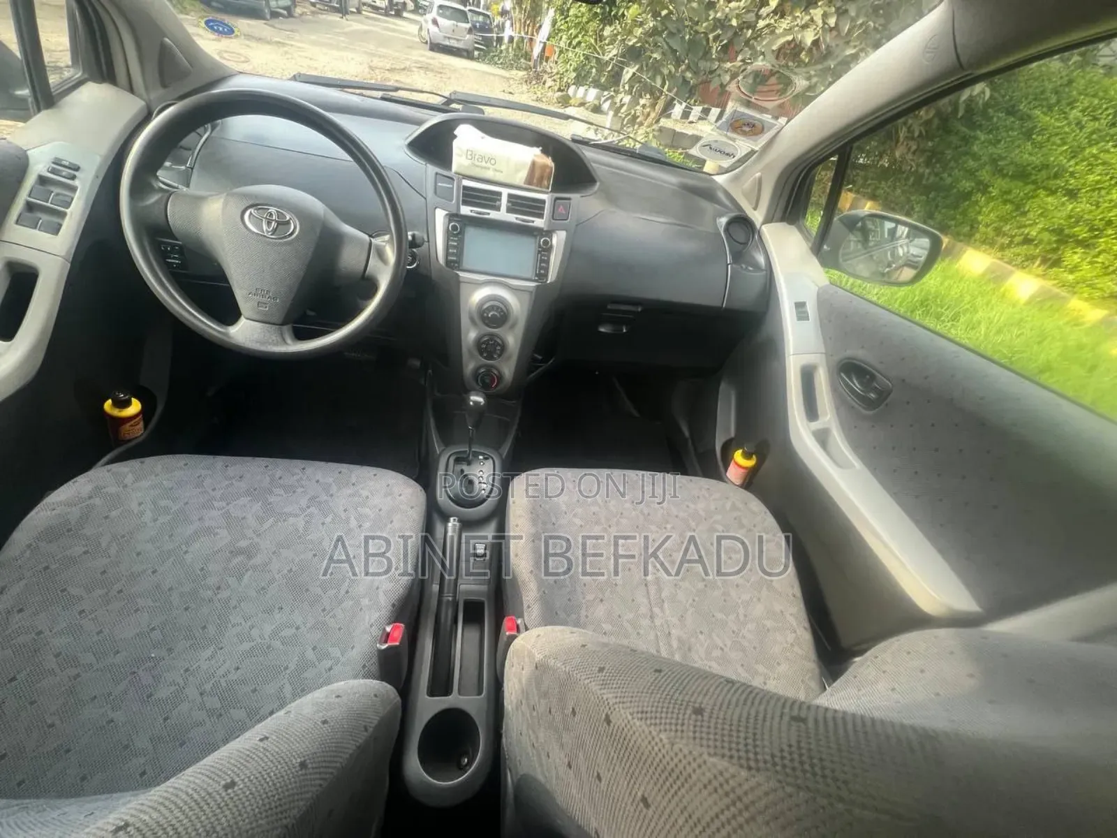 Toyota Vitz 1.0 FWD 5dr 2010 Gray