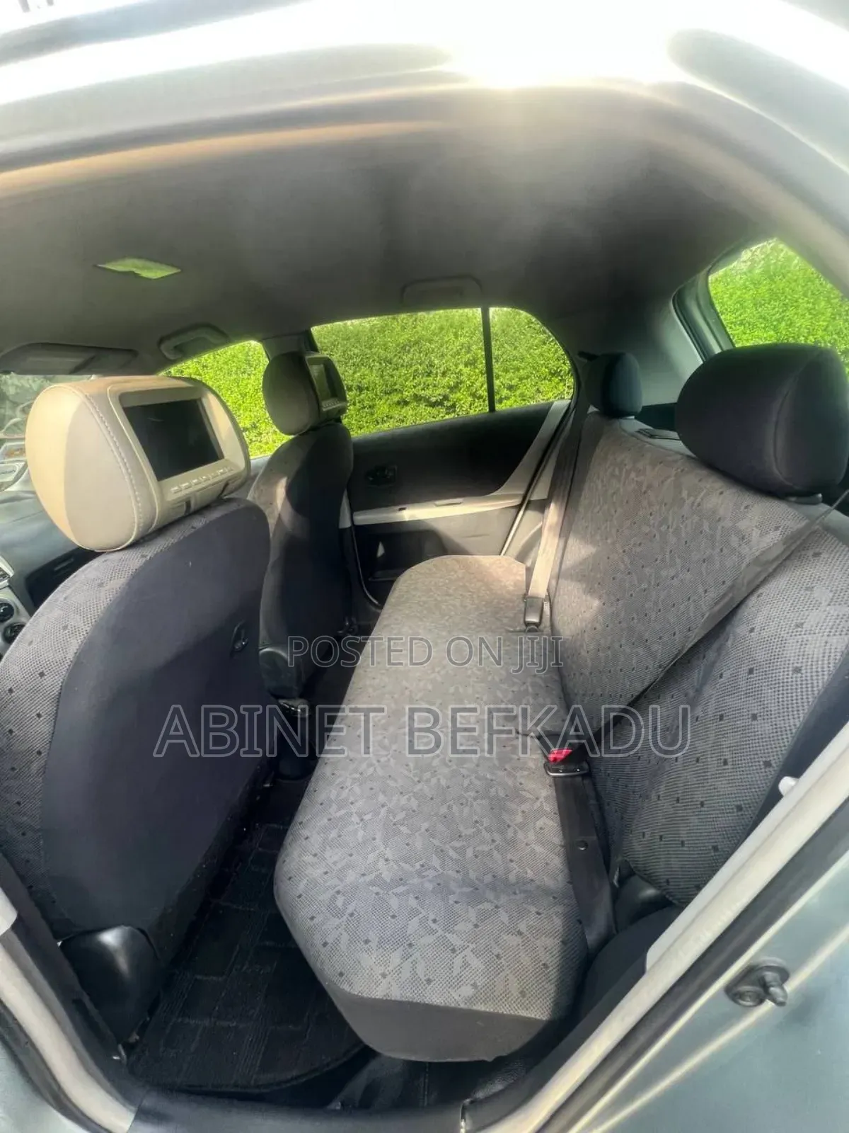 Toyota Vitz 1.0 FWD 5dr 2010 Gray