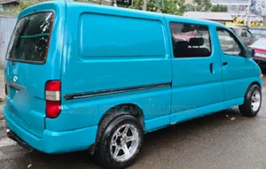 Toyota HiAce 2000 Blue