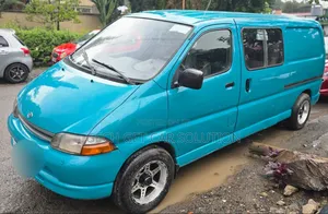 Toyota HiAce 2000 Blue